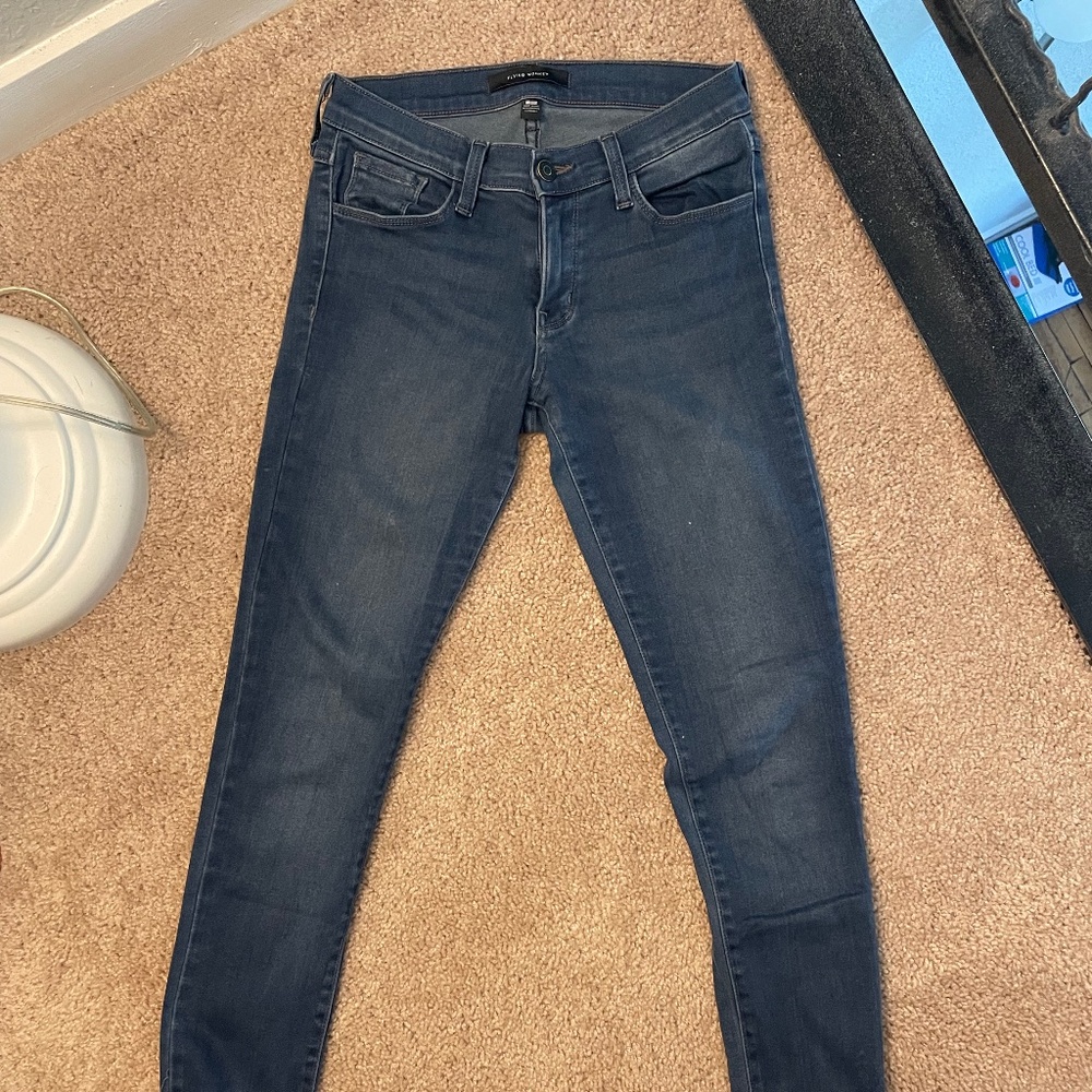 Medium blue skinny jean / jegging